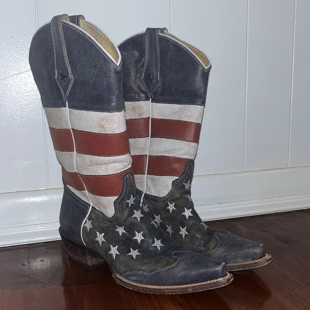 Cowgirl cowboy boots. Patriotic. Worn a handful of times. Excellent condition.